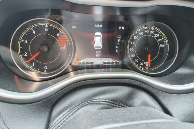 Used Jeep Cherokee 2016 2.0L Superior Edition Odometer Close Up