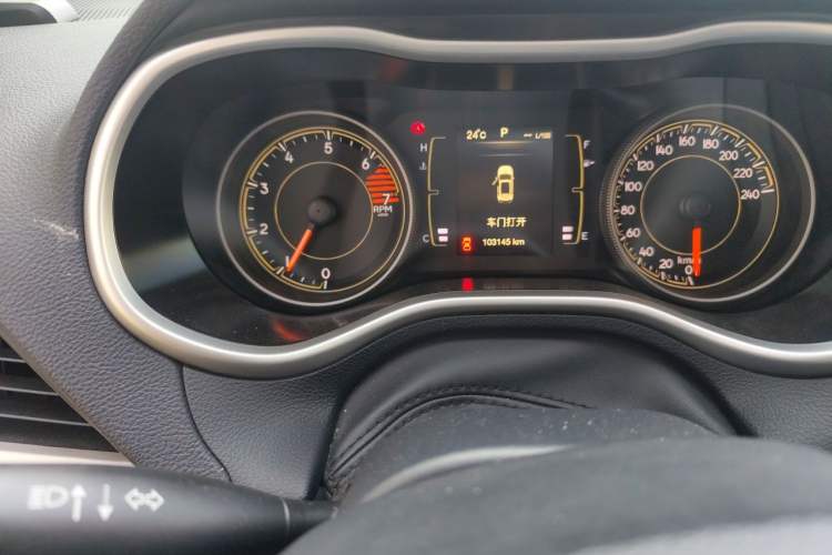 Used Jeep Cherokee 2016 2.4L Leading Edition Odometer Close Up