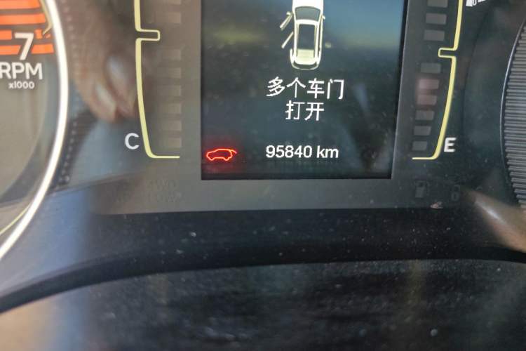 Used Jeep Cherokee 2016 2.4L Professional Edition Odometer Close Up