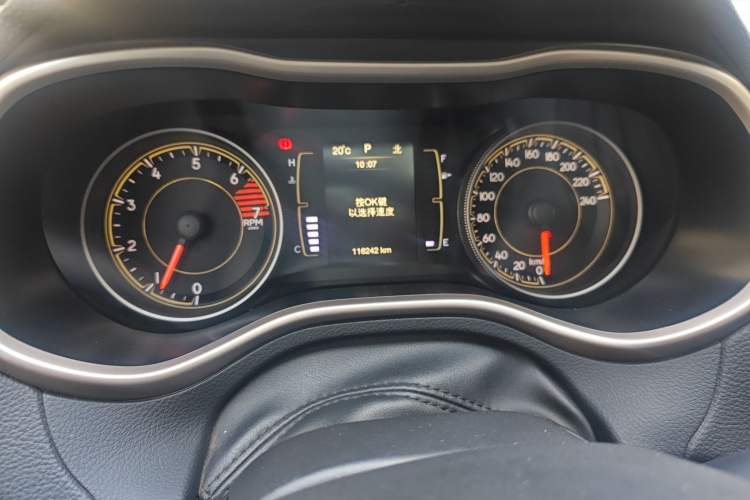 Used Jeep Cherokee 2016 2.4L Professional Edition Odometer Close Up