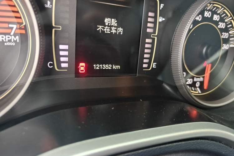 Used Jeep Cherokee 2016 2.4L Professional Edition Odometer Close Up