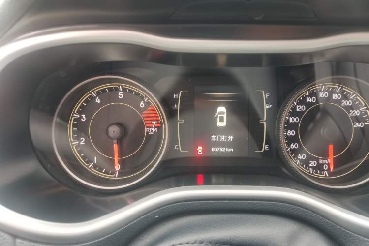 Used Jeep Cherokee 2016 2.4L Leading Edition Odometer Close Up