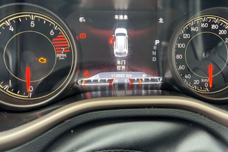 Used Jeep Cherokee 2016 2.0L Smart Version Odometer Close Up