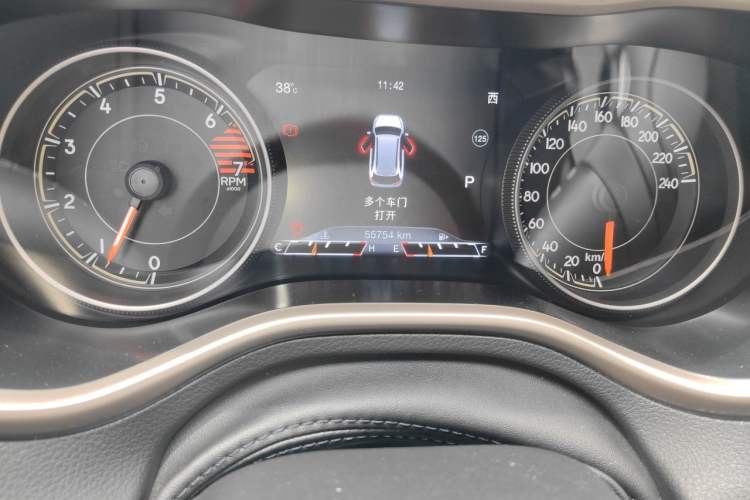 Used Jeep Cherokee 2016 2.0L Superior Edition Odometer Close Up
