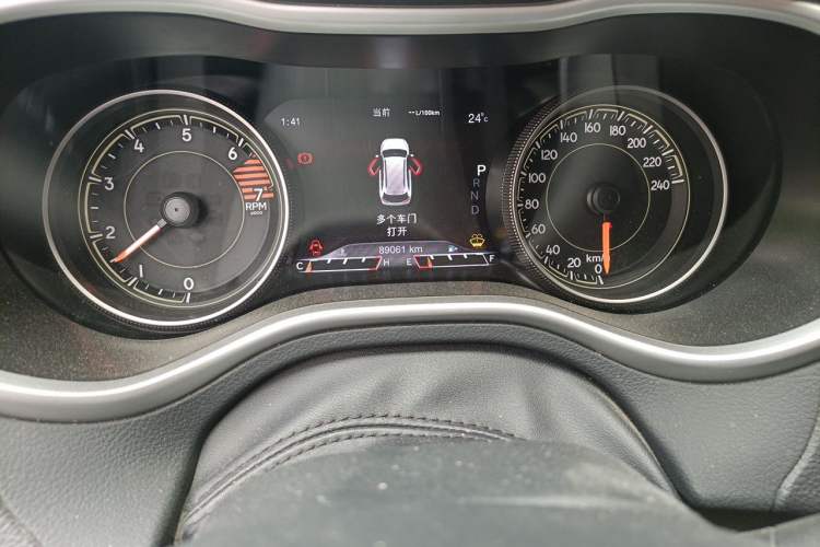 Used Jeep Cherokee 2016 2.4L Superior Edition Odometer Close Up
