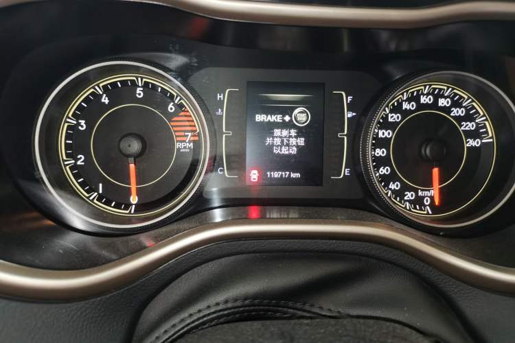 Used Jeep Cherokee 2016 2.4L Leading Edition Odometer Close Up