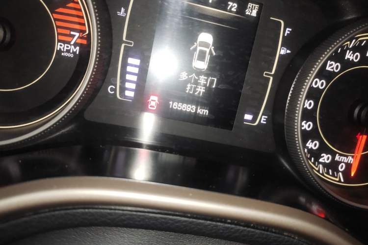 Used Jeep Cherokee 2016 2.4L Professional Edition Odometer Close Up