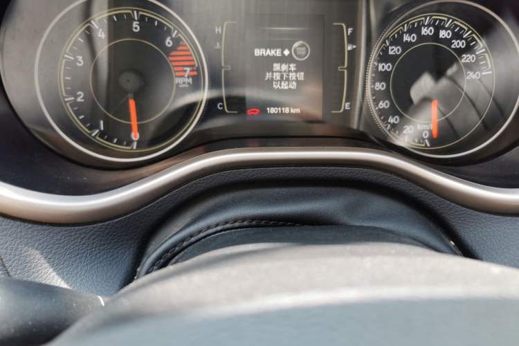 Used Jeep Cherokee 2016 2.4L Professional Edition Odometer Close Up
