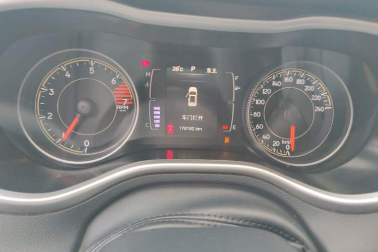 Used Jeep Cherokee 2016 2.4L Leading Edition Odometer Close Up