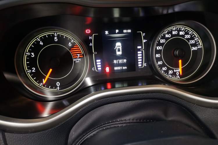Used Jeep Cherokee 2016 2.4L Leading Edition Odometer Close Up
