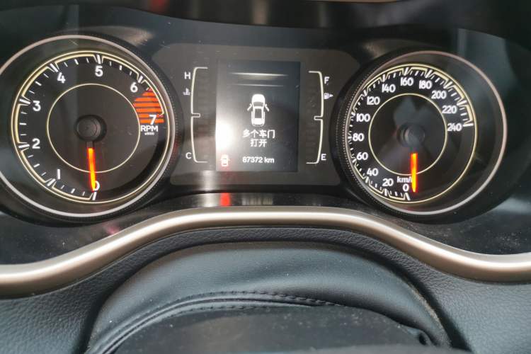 Used Jeep Cherokee 2016 2.4L Professional Edition Odometer Close Up