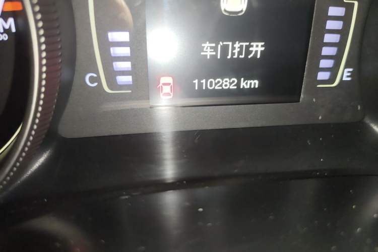 Used Jeep Cherokee 2016 2.4L Professional Edition Odometer Close Up