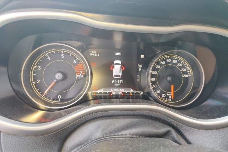 Used Jeep Cherokee 2016 2.0L Superior Edition Odometer Close Up