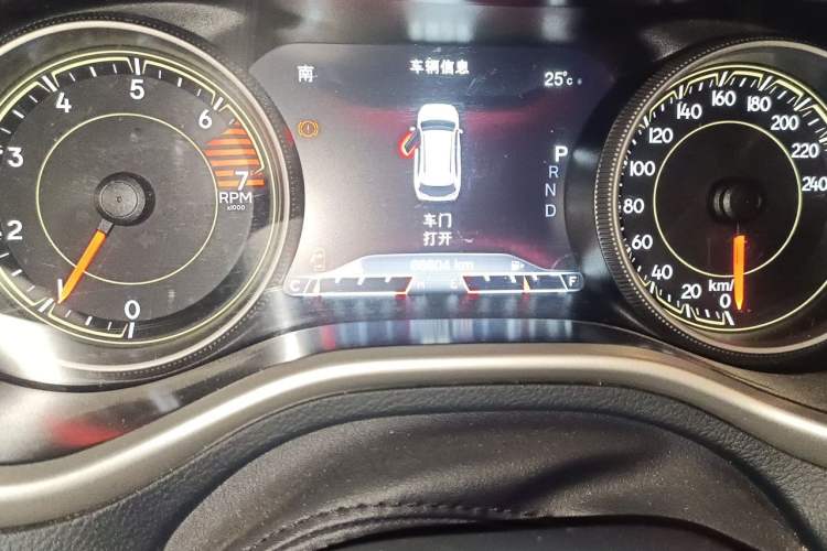 Used Jeep Cherokee 2016 2.4L Leading Edition Odometer Close Up