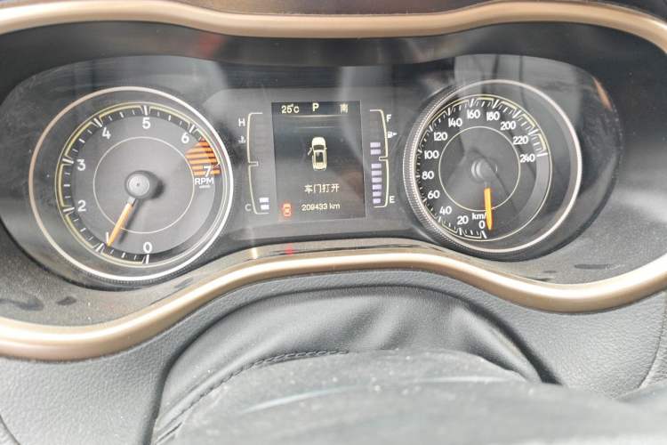 Used Jeep Cherokee 2016 2.4L Leading Edition Odometer Close Up