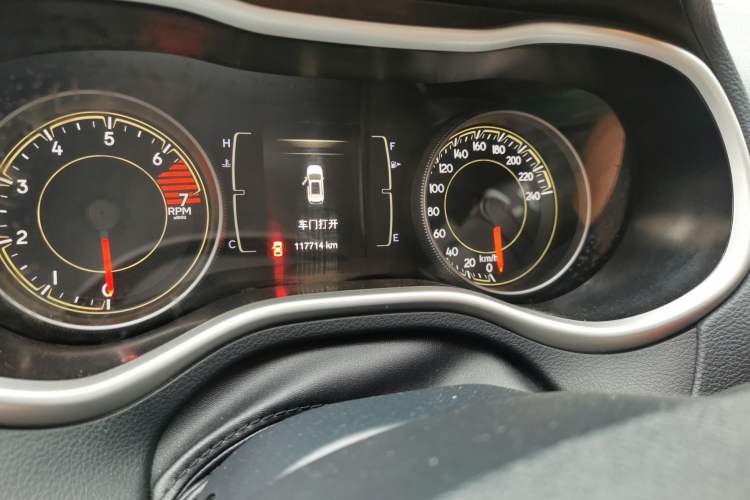 Used Jeep Cherokee 2016 2.4L Leading Edition Odometer Close Up