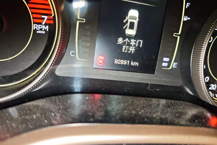 Used Jeep Cherokee 2016 2.4L Leading Edition Odometer Close Up