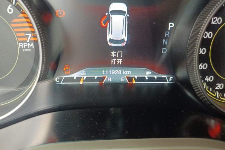Used Jeep Cherokee 2016 2.0L Superior Edition Odometer Close Up