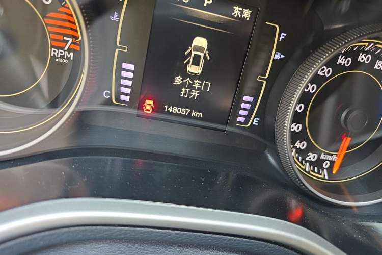 Used Jeep Cherokee 2016 2.4L Leading Edition Odometer Close Up