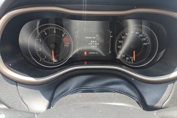 Used Jeep Cherokee 2016 2.4L Professional Edition Odometer Close Up