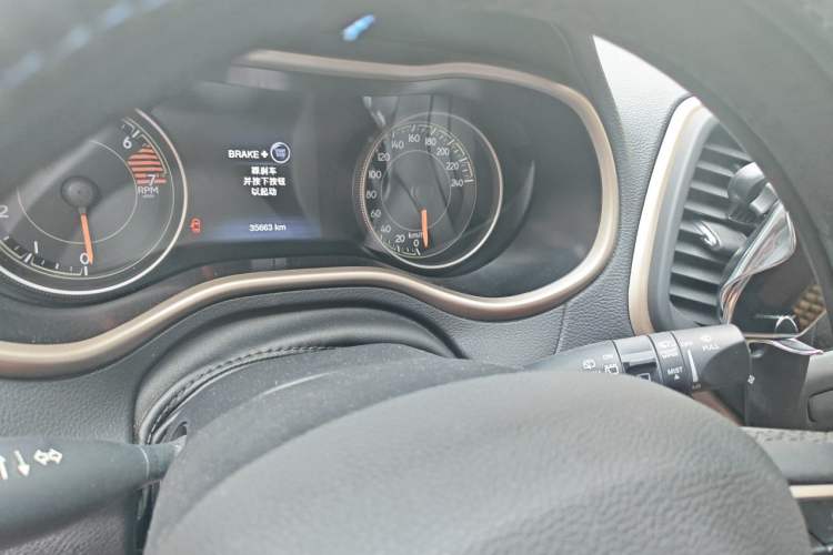 Used Jeep Cherokee 2016 2.0L Superior Edition Odometer Close Up