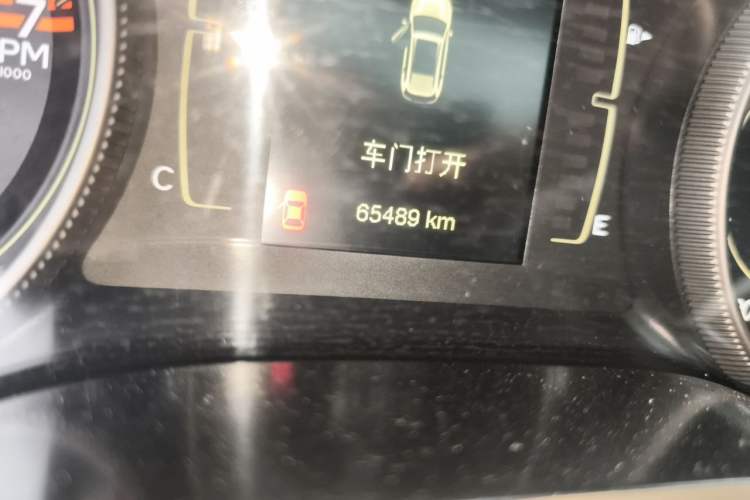 Used Jeep Cherokee 2016 2.4L Leading Edition Odometer Close Up