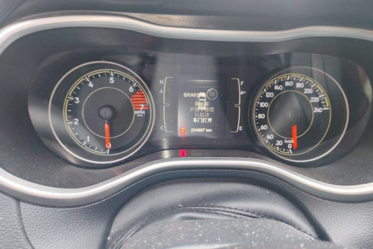 Used Jeep Cherokee 2016 2.4L Leading Edition Odometer Close Up
