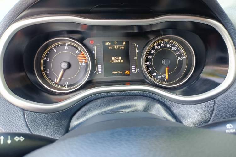 Used Jeep Cherokee 2016 2.4L Leading Edition Odometer Close Up