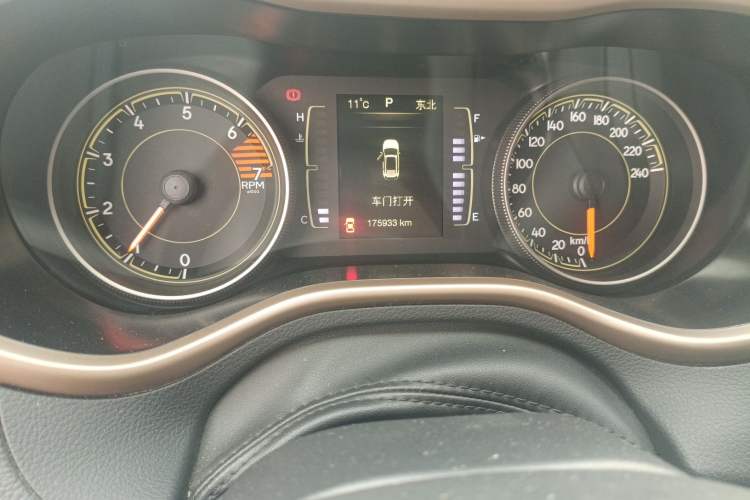 Used Jeep Cherokee 2016 2.4L Leading Edition Odometer Close Up