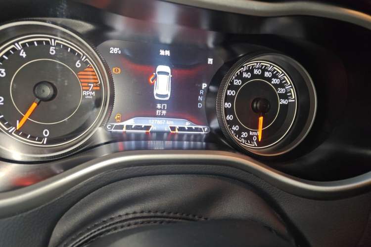 Used Jeep Cherokee 2016 2.4L Superior Edition Odometer Close Up