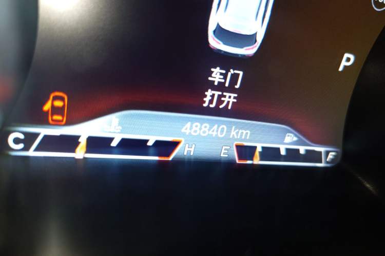 Used Jeep Cherokee 2016 2.0L Superior Edition Odometer Close Up
