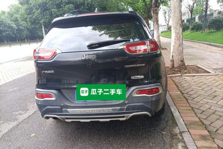 Used Jeep Cherokee 2016 2.0L Superior Edition Rear