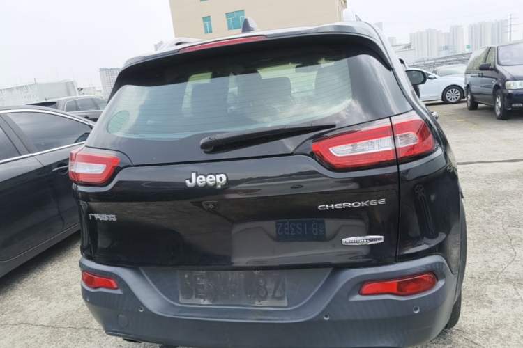 Used Jeep Cherokee 2016 2.0L Superior Edition Rear