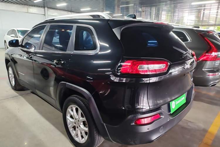 Used Jeep Cherokee 2016 2.0L Superior Edition Rear Left 45 Deg