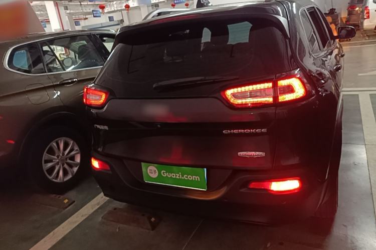 Used Jeep Cherokee 2016 2.0L Superior Edition Rear