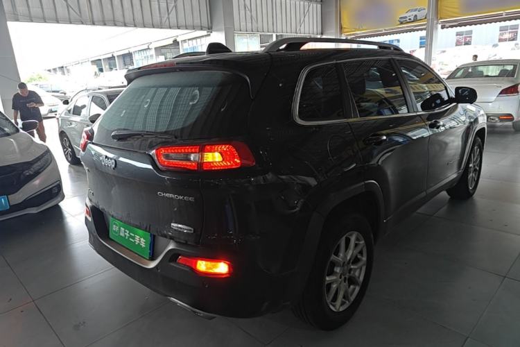 Used Jeep Cherokee 2016 2.4L Professional Edition Rear Right 45 Deg
