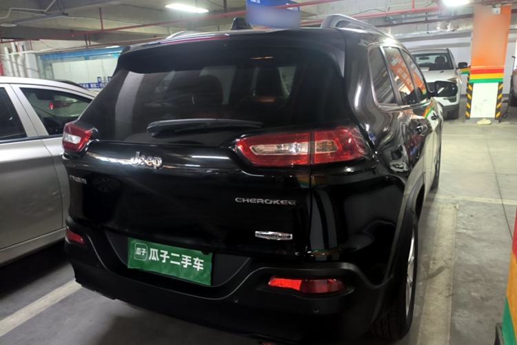 Used Jeep Cherokee 2016 2.4L Leading Edition Rear Right 45 Deg