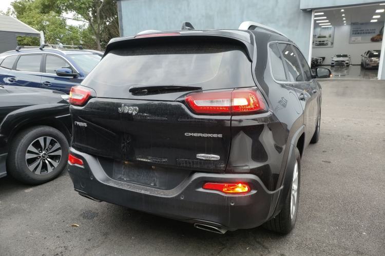 Used Jeep Cherokee 2016 2.4L Leading Edition Rear Right 45 Deg