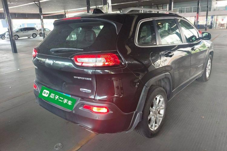 Used Jeep Cherokee 2016 2.4L Leading Edition Rear Right 45 Deg