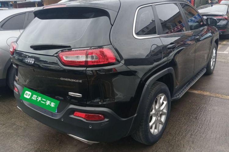 Used Jeep Cherokee 2016 2.4L Professional Edition Rear Right 45 Deg