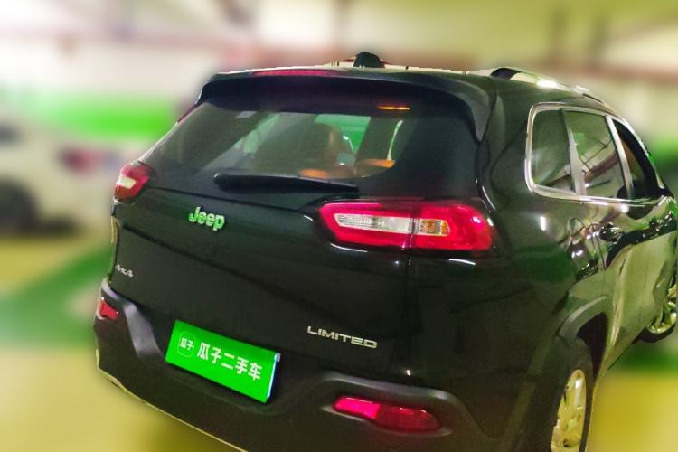 Used Jeep Cherokee 2016 2.4L Superior Edition Rear Right 45 Deg