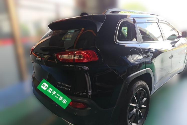 Used Jeep Cherokee 2016 2.4L Superior Edition Rear Right 45 Deg