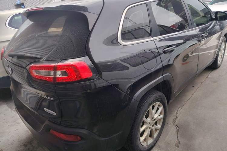 Used Jeep Cherokee 2016 2.4L Leading Edition Rear Right 45 Deg