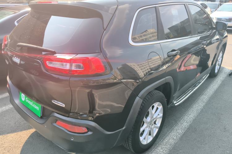 Used Jeep Cherokee 2016 2.4L Leading Edition Rear Right 45 Deg