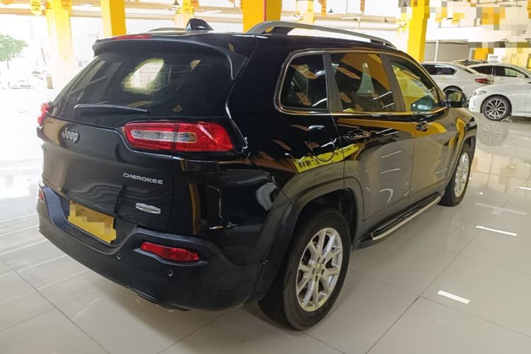 Used Jeep Cherokee 2016 2.4L Leading Edition Rear Right 45 Deg