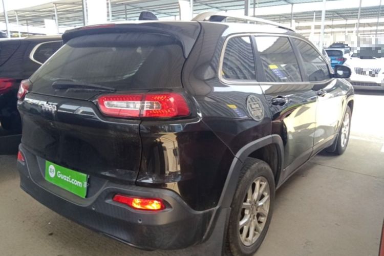 Used Jeep Cherokee 2016 2.0L Superior Edition Rear Right 45 Deg