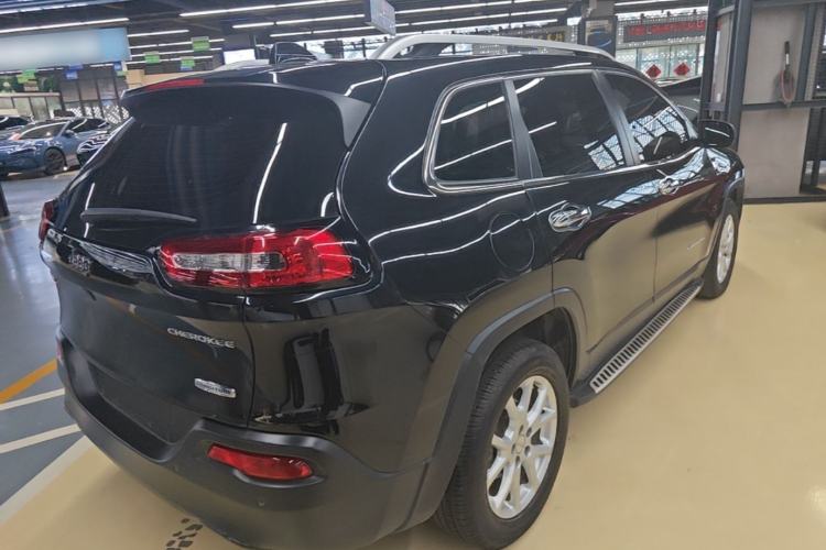 Used Jeep Cherokee 2016 2.0L Smart Version Rear Right 45 Deg