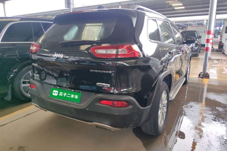 Used Jeep Cherokee 2016 2.4L Professional Edition Rear Right 45 Deg