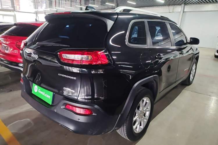 Used Jeep Cherokee 2016 2.0L Superior Edition Rear Right 45 Deg