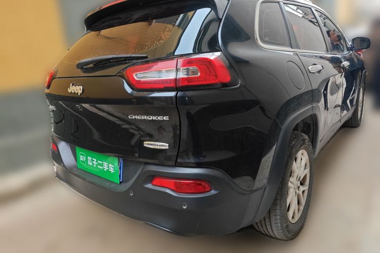 Used Jeep Cherokee 2016 2.0L Superior Edition Rear Right 45 Deg